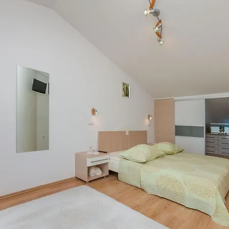 Apartments Mia Omis Exterior photo