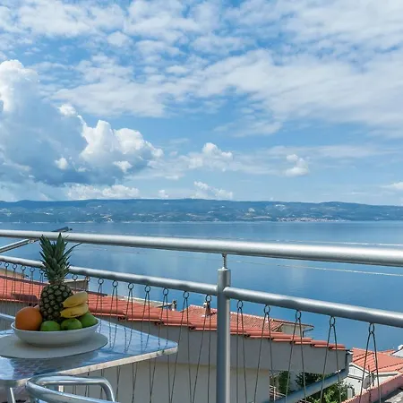 Apartments Mia Omis Exterior photo