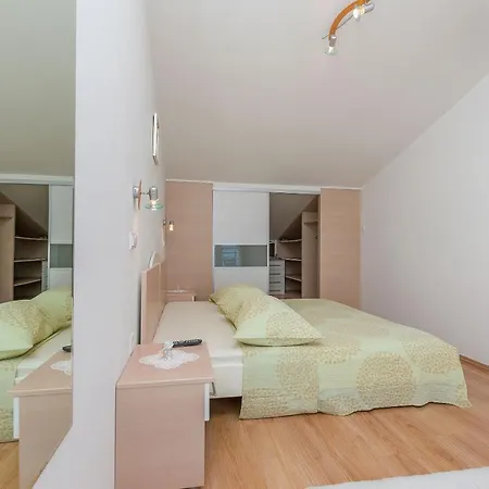 Apartments Mia Omis Exterior photo