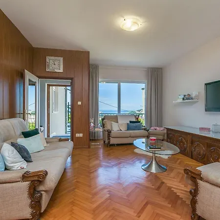 Apartments Mia Omis Exterior photo
