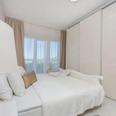 Apartments Mia Omis Exterior photo