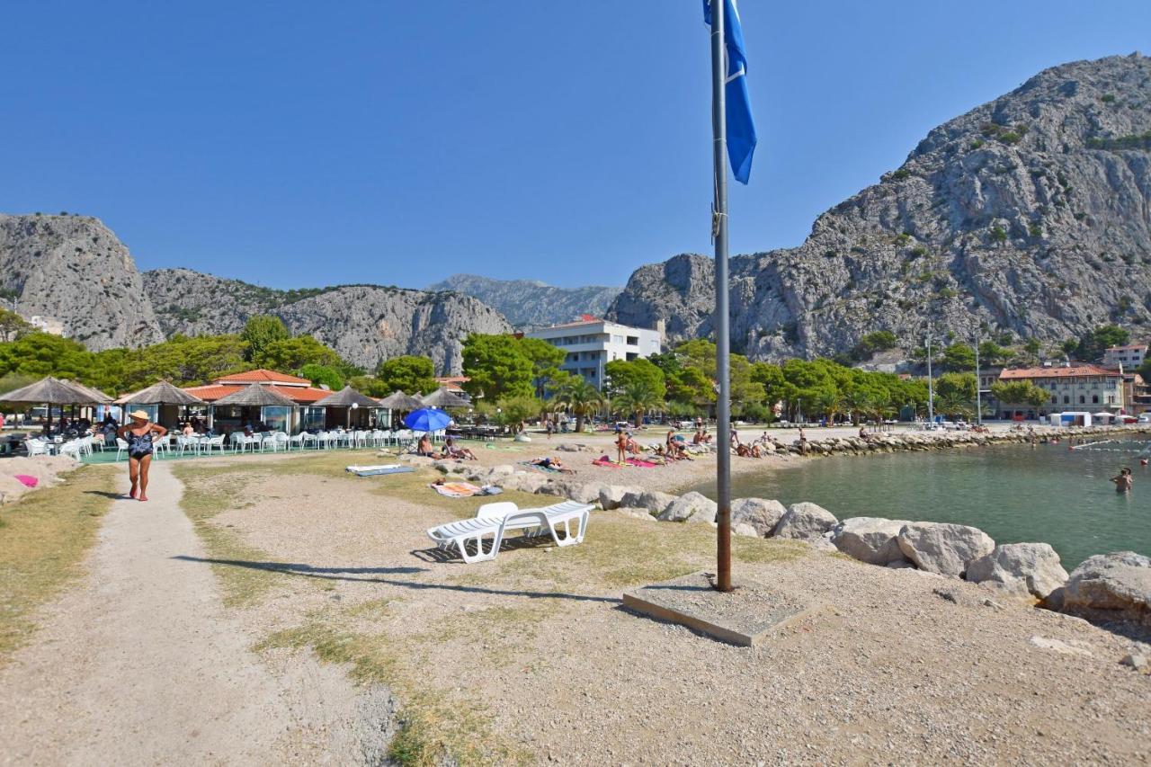 Mia Omis